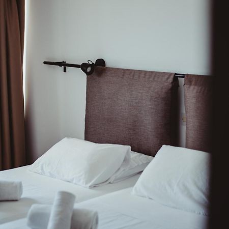 Ovis Hotel Apartments 아이아 나파 외부 사진