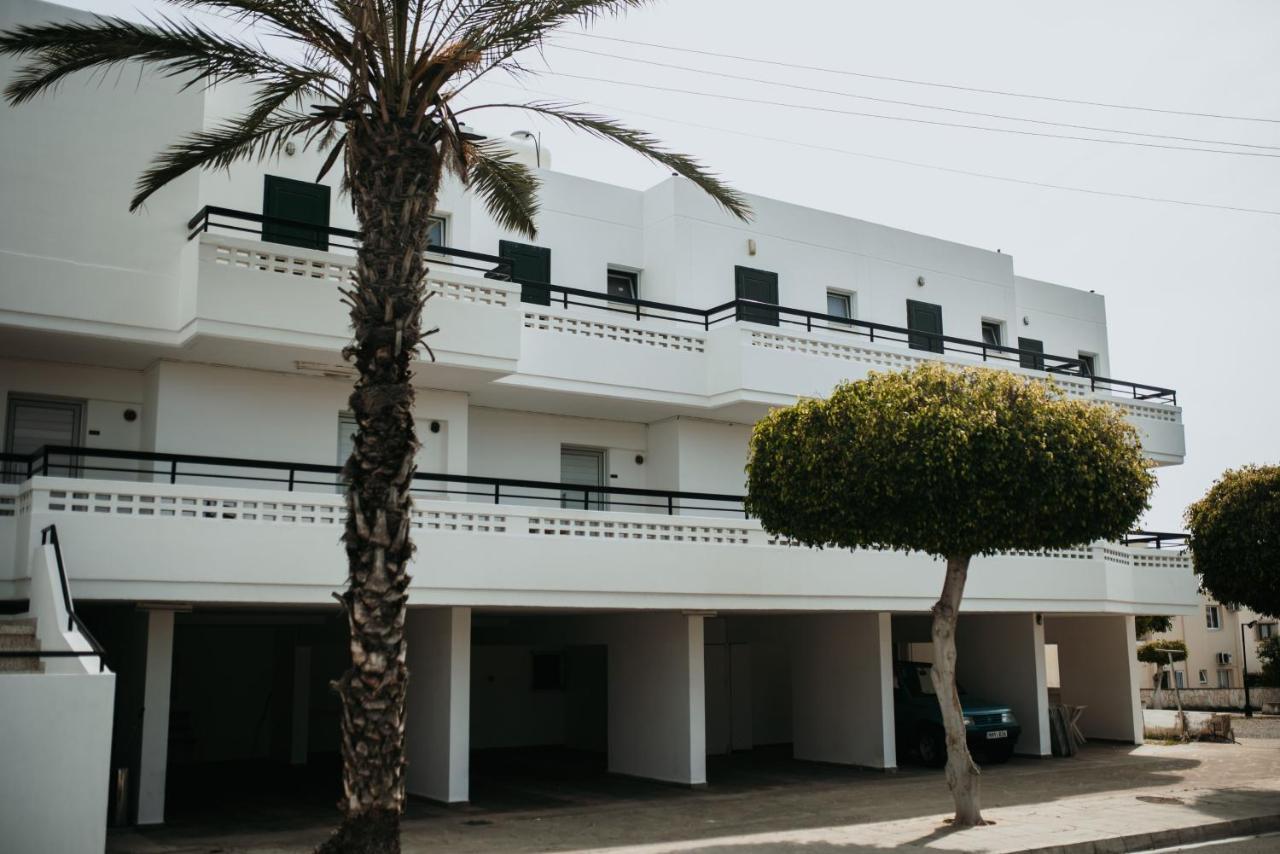 Ovis Hotel Apartments 아이아 나파 외부 사진