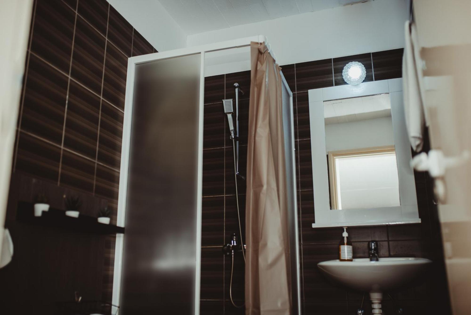 Ovis Hotel Apartments 아이아 나파 외부 사진