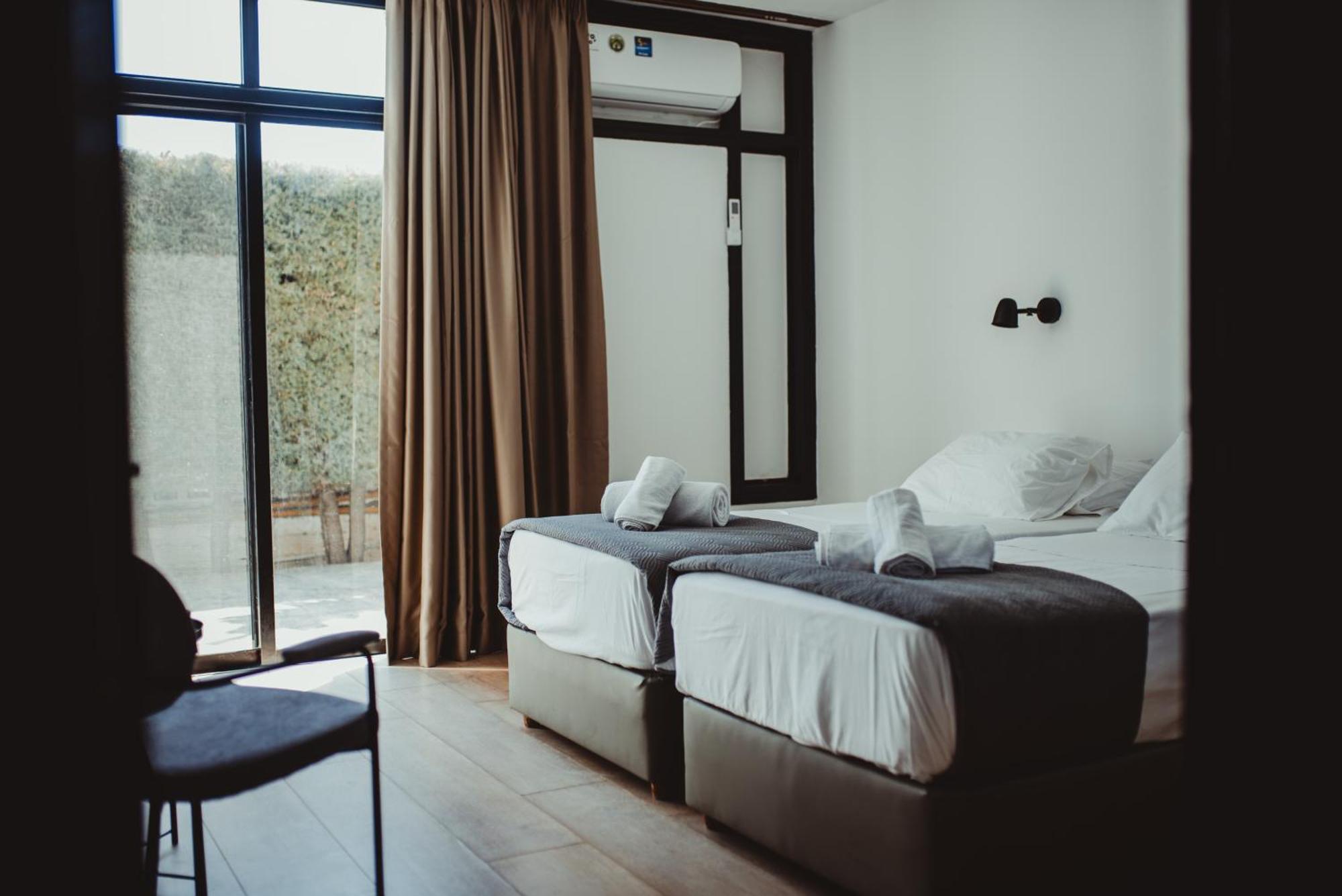 Ovis Hotel Apartments 아이아 나파 외부 사진