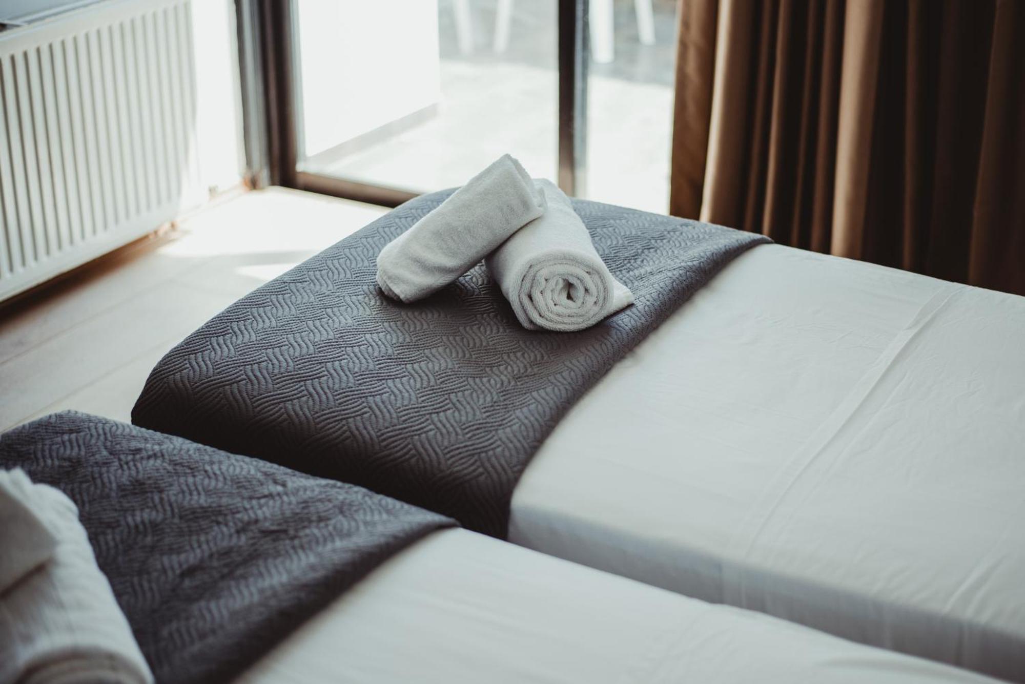 Ovis Hotel Apartments 아이아 나파 외부 사진