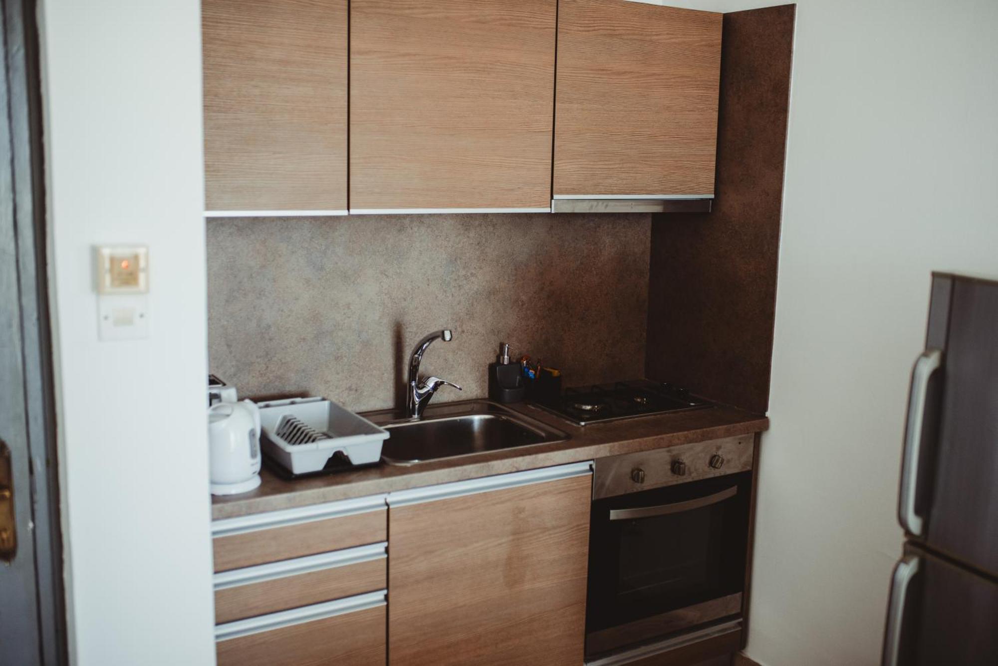 Ovis Hotel Apartments 아이아 나파 외부 사진