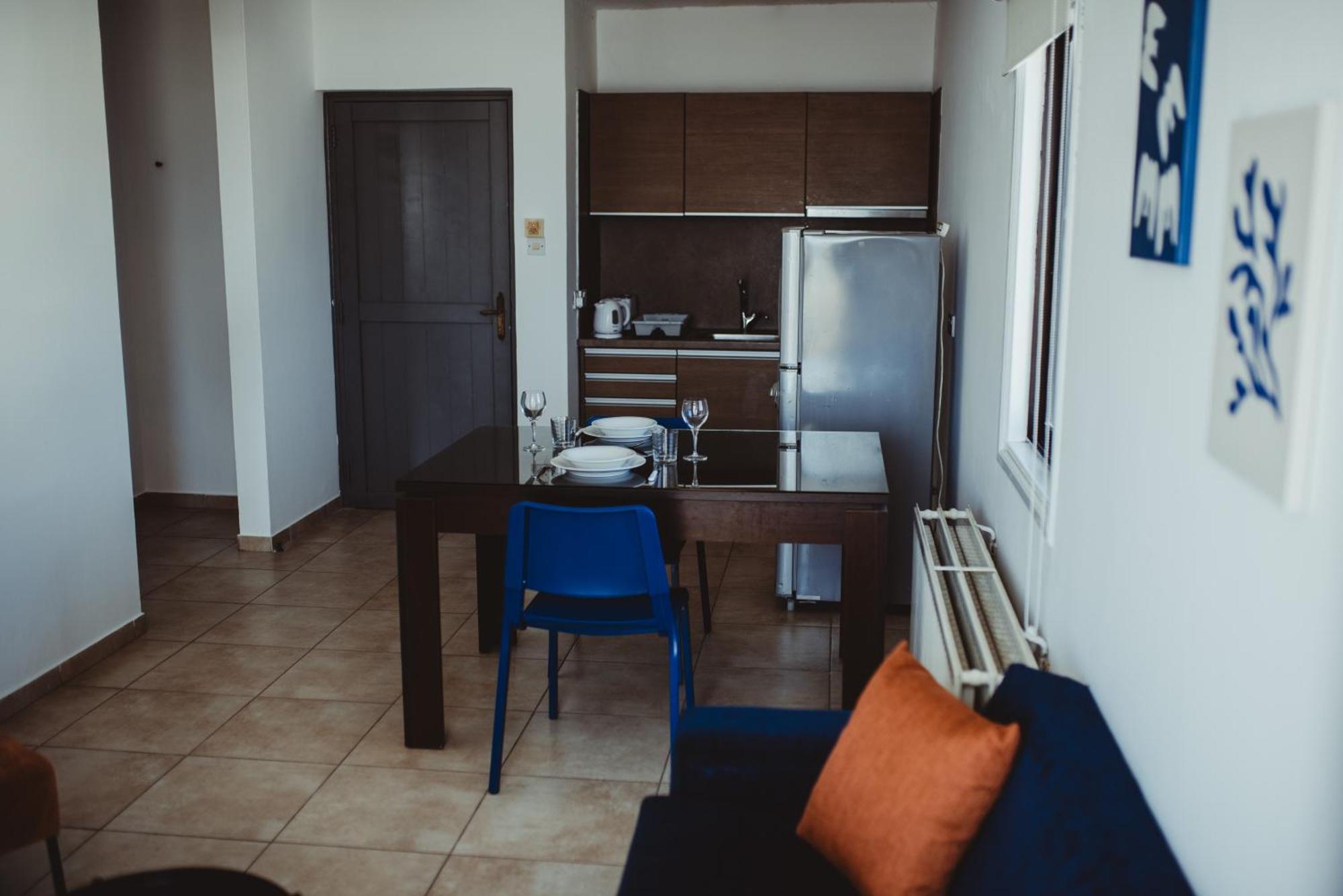 Ovis Hotel Apartments 아이아 나파 외부 사진