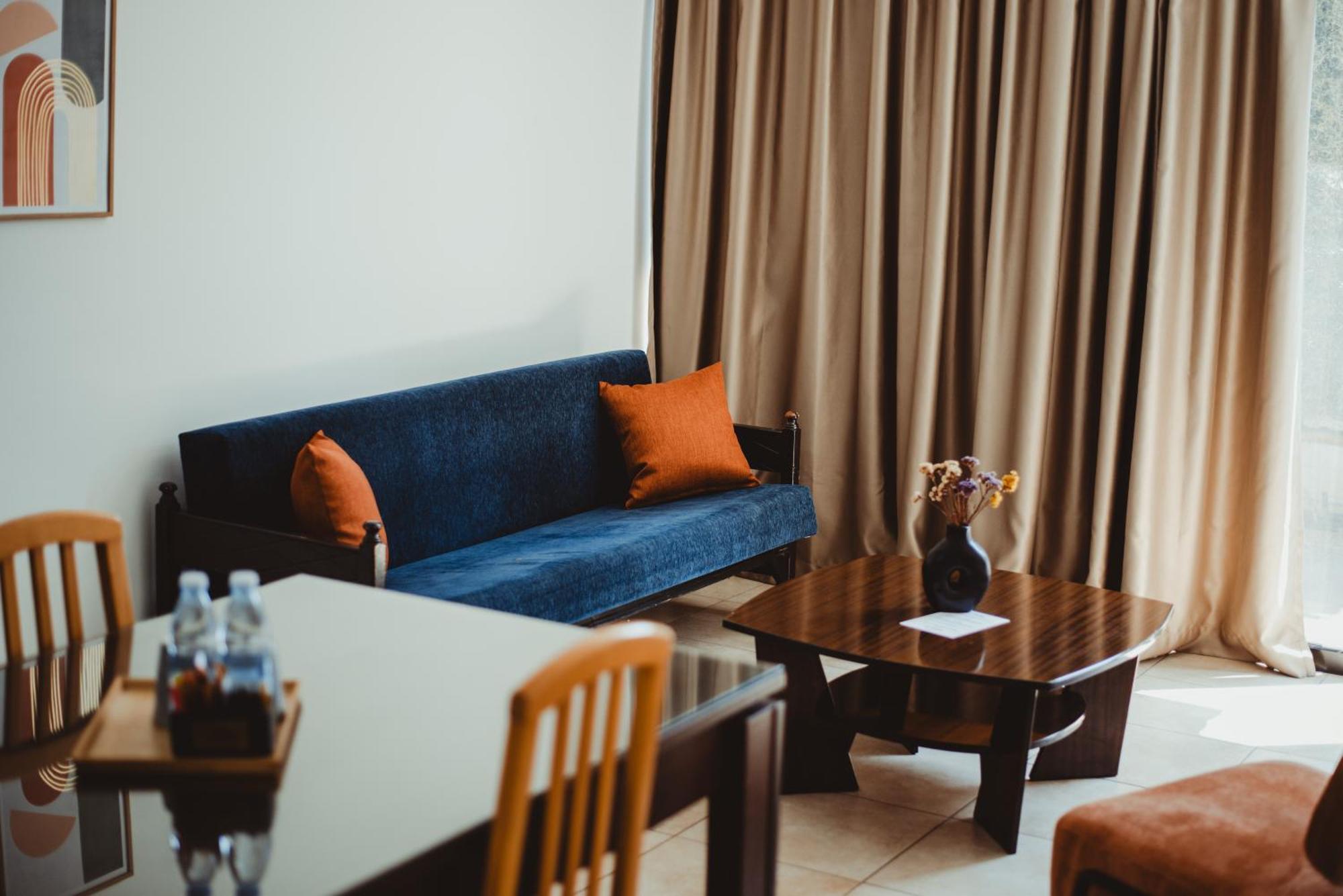 Ovis Hotel Apartments 아이아 나파 외부 사진